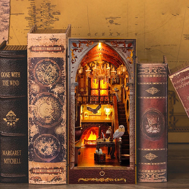 Book Nook Salon Griffondor