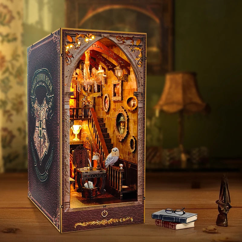 Book Nook Salon Griffondor